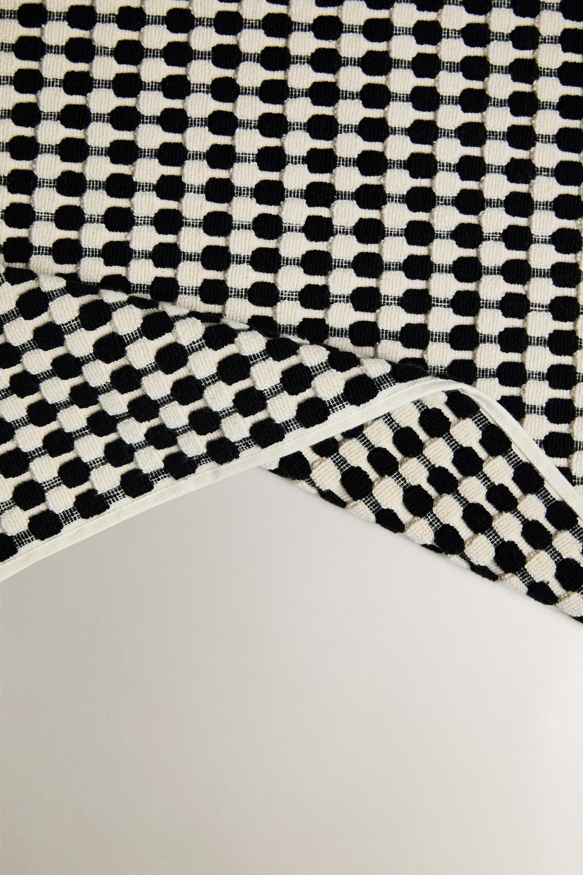 TEXTURED WAFFLE BATH MAT